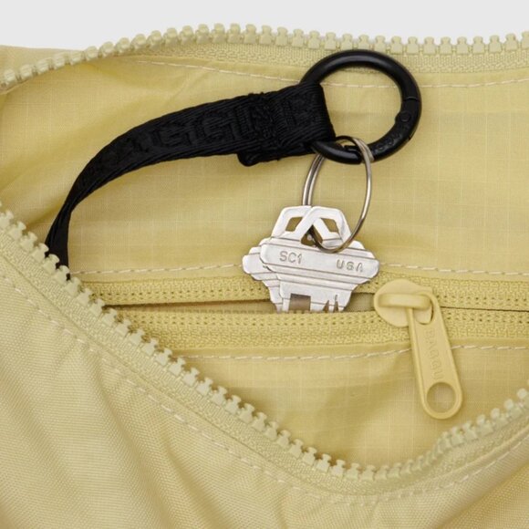 *NWT BAGGU Small Nylon Crescent Shoulder Bag in Butter Shade - Picture 3 of 7